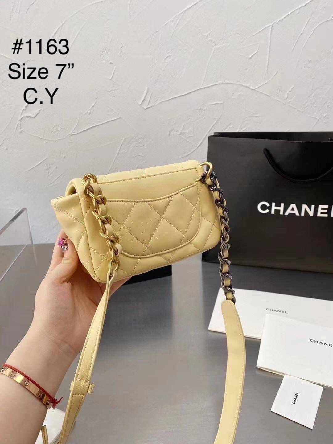 มาอีกรอบละจร้าาา รุ่นใหม่ล่าสุดตอนนี้ ต้องยกให้รุ่นนี้เลย เจ้าแม่แฟชั่นดาราเซเลป ยังเลือกใช้ ดังเปรี้งปร้าง สวยสง่าน่าใช้จริงๆ บอกเลยงานดีทำออกมาได้เหมือนต้นแบบจริงๆนุ่มมากๆๆ รุ่นนี้คาดเอวคาดอกก็ได้ เลือกสวยได้ตามใจชอบเลย งานสวย