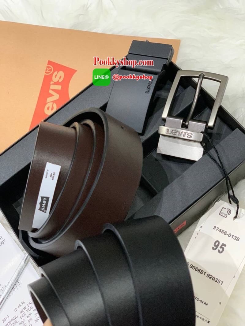 1เซท ประกอบด้วย เข็มขัด1เส้น+ หัวเข็มขัด2หัว+กล่องกระดาษแบรนด์+ถุงกระดาษแบรนด์+ใบเสร็จ+ที่เจาะรู Levi’s Belt Set ชุดเซทหัวเข็มขัดสุดคุ้ม มีหัวเข็มขัดสองสไตล์ ที่ใช้ได้ทั้งแบบลำลองและพิธีการ จะใส่กางเกงยีนหรือกางเกงสแล็คก็สามารถเปลี่ยนได้ด้วยตัวคุณเอง โดยเ