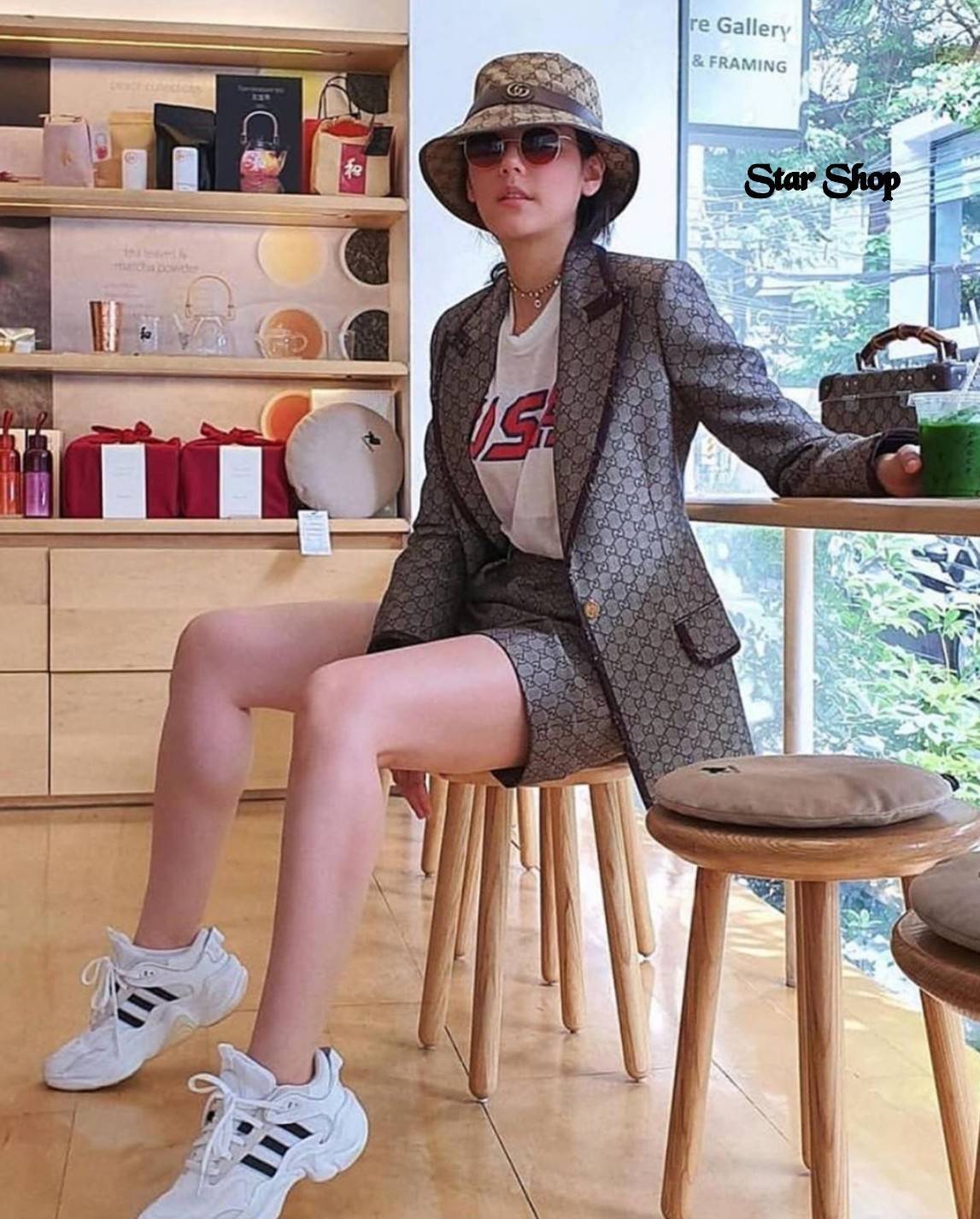 มาเพิ่มแล้วคะ แบบขายดีมั๊กๆ หมวกกุชชี่ มาแล้วจร้าหมวกกุชชี่ หมวกที่ HOT มากๆในตอนนี้.มาพร้อมส่งแล้วจ้า งานเกรด พรีเมี่ยม ใส่ได้ทั้งหญิงและชาย บอกเลยไม่มีไม่ได้แล้วสำหรับรุ่นนี้ งานมาไม่เยอะนะคะ สนใจรีบสั่งนะจ๊ะ