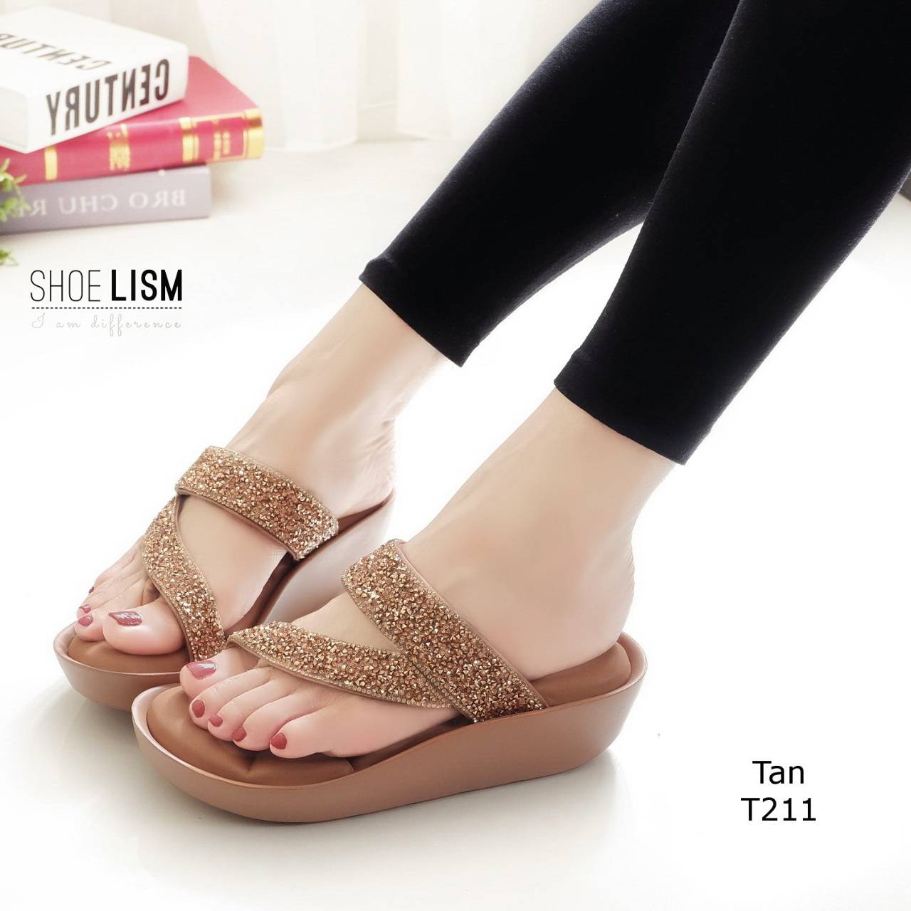 สินค้าพร้อมส่ง พื้นโซฟา รองเท้าส้นเตารีด รองเท้าลำลอง คีบโป้ง หนังpu เรียบหรู ดีไซน์เกร๋ ติดเพรชอย่างแน่น มีสไตล์ น้ำหนักเบา ดูสบายเท้าสุดๆ จองด่วนคร่าาา