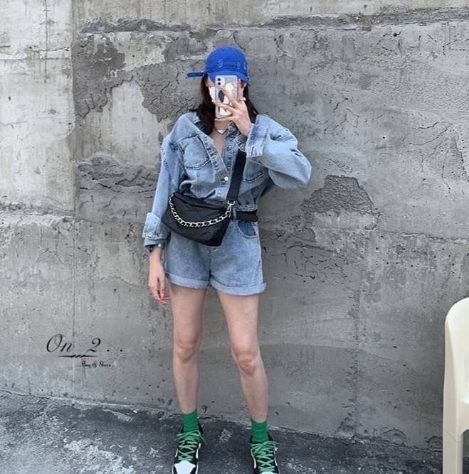 🇰🇷Korean style crossbody bag🇰🇷 🔹กระเป๋าสะพายข้าง หนังพียู 🔹PU Leather crossbody bag 🔹ตัวกระเป๋าเดินด้ายสีดำ เย็บตาราง 🔹สายสั้นเป็นสายโซ่ร้อยหนัง 🔹สายยาวผ้า ปรับความยาวได้ 🔹อะไ