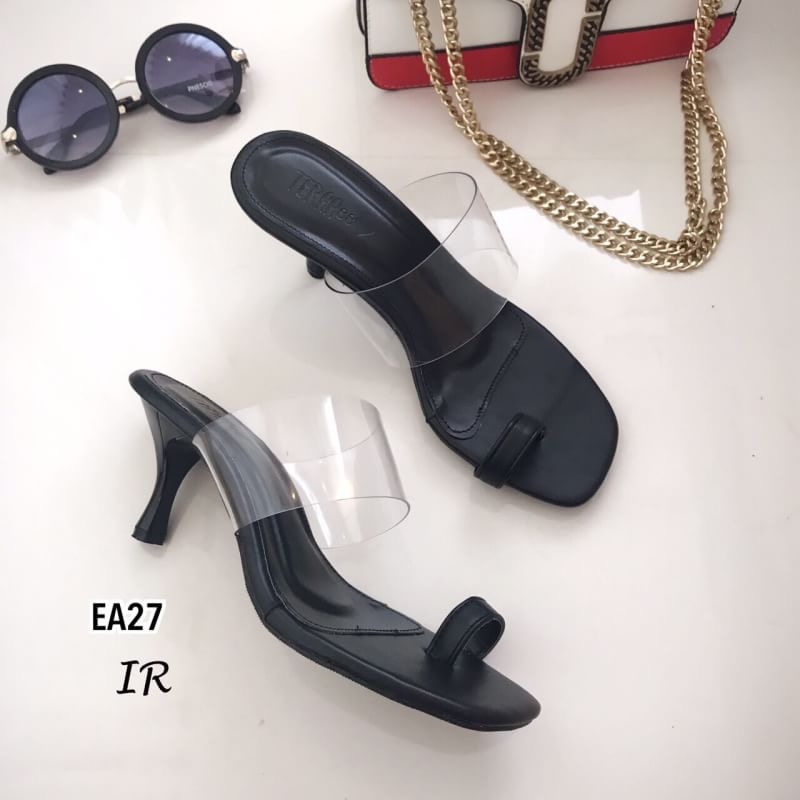 แบบขายดี!!! พร้อมส่ง ใสๆมาใหม่สุดเก๋ค่า ส้นสูงสวมโป้งหนังนิ่ม แต่งสายคาดพลาสติกใส ส้นสูง 3 นิ้ว แพทเทิร์นสวยมากใส่สวย ขาเรียวและดูขาวผ่อง ใส่สวยก่อนใคร ที่นี่ที่เดียวค้า