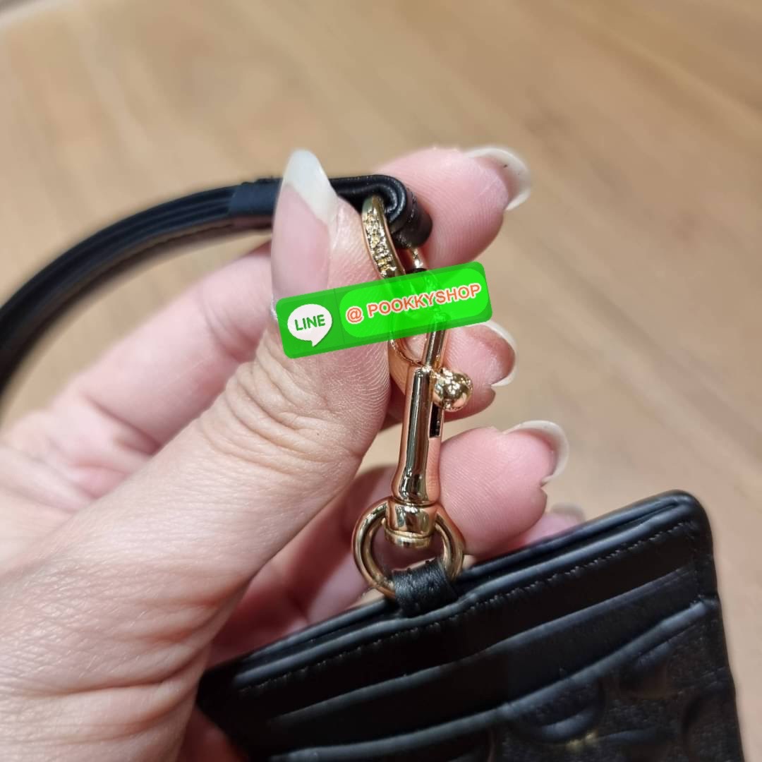 กระเป๋าใส่บัตรคล้องคอ Coach card holder ราคาพิเศษสุดๆ!!! ของหายาก!! ง่ายๆแบบไม่ธรรมดา!! คลาสสิคแต่มีดีเทลโดดเด่น!! กระเป๋าถนอมบัตร พร้อมสายคล้องคอ ดีไซน์ลวดลายสวย ดูดีทุกแบบ ใช้งานง่าย พกพาสะดวก จะใส่บัตรพนักงาน บัตรเครดิต บัตรปชช. ใบขับขี่ และบัตรอื่นๆที