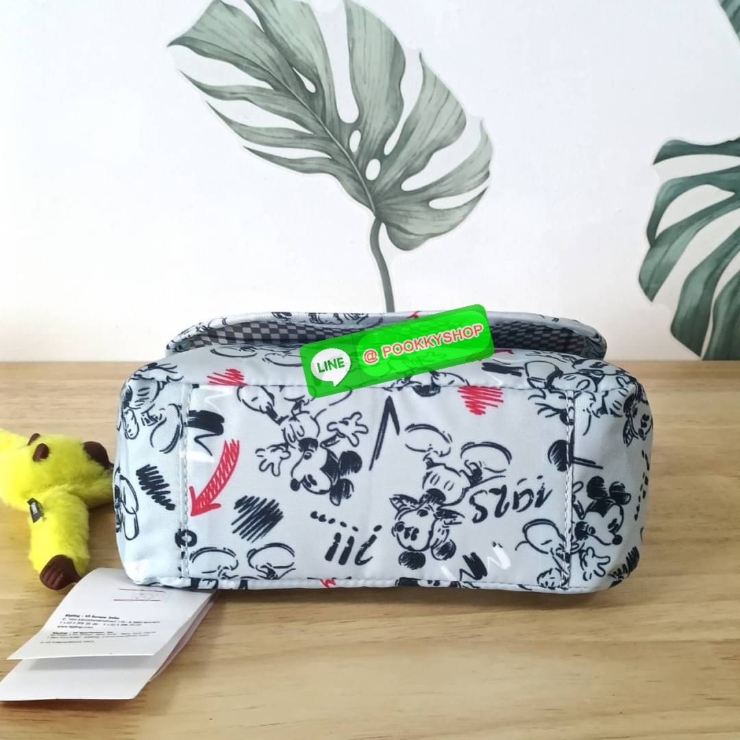 KIPLING SABIAN CROSSBODY MINI BAG กระเป๋าสะพายข้าง วัสดุ Nylon & Polyester 100% ขนาดเล็กกำลังน่ารัก เปิด-ปิดด้วยฝาปิดกระดุมแม่เหล็กและซิปแบรนด์ ด้านในทีแท็กแบรนด์