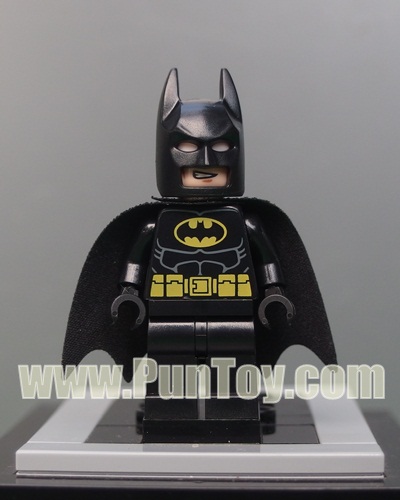 sh016a: Batman - Black Suit with Yellow Belt and Crest (Type 2 Cowl)