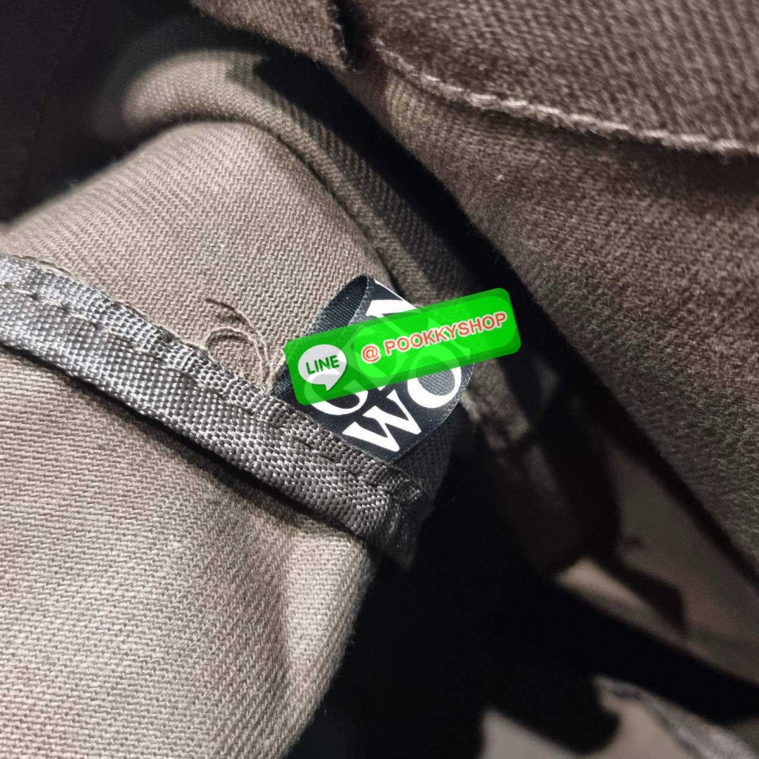 Gentlewoman x Butterbear tote bag 🔆 Details น่ารักเกินต้าน เป็นกระเป๋าที่เห็นแล้วใจฟูสุดๆ กระเป๋าโท้ทลายหมีเนยที่ตอนนี้กลายเป็นแรร์ไอเท็ม หายากสุดๆ รูปทรงคลาสสิค ภายในโล่งกว้างใส่ของได้เยอะมาก จะใช้เป็น everyday bag ก็ได้ พกไปต่างจังหวัดก็เหมาะ หร