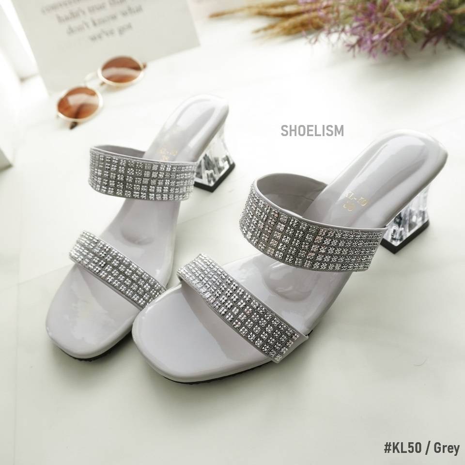 New item งานสวย แมกซี่2 เพิ่มความมั่นใจให้กับสาวๆ รองเท้าส้นแม็กซี่ ใส่ทำงานก็ดี ออกงานก็โดน แต่งเพชรวิบวับ เพิ่มความเก๋ นิ่มสบายเท้า แนะนำค่า