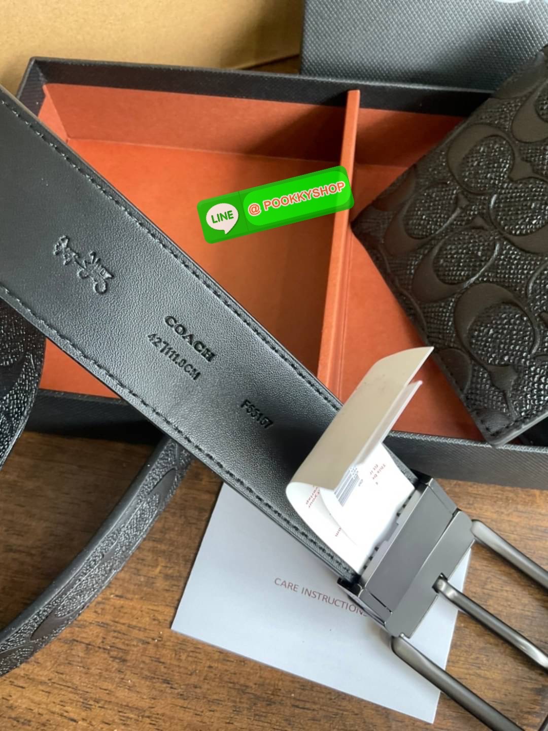 Coach Short Wallet with Belt Set ซื้อ1ได้ถึง 2 💕 Coach Box Set เซตสุดคุ้ม!! มาพร้อมกล่องสุดหรู กระเป๋าสตางค์ + เข็มขัด ชุดกระเป๋าสตางค์ใบสั้น และ เข็มขัด ปั้มโลโก้แบรนด์ คุณภาพดี💕 โดดเด่นด้วยดีไซน์เรียบหรู และ มีเอกลักษณ์เฉพาะตัว กระเป๋าสต
