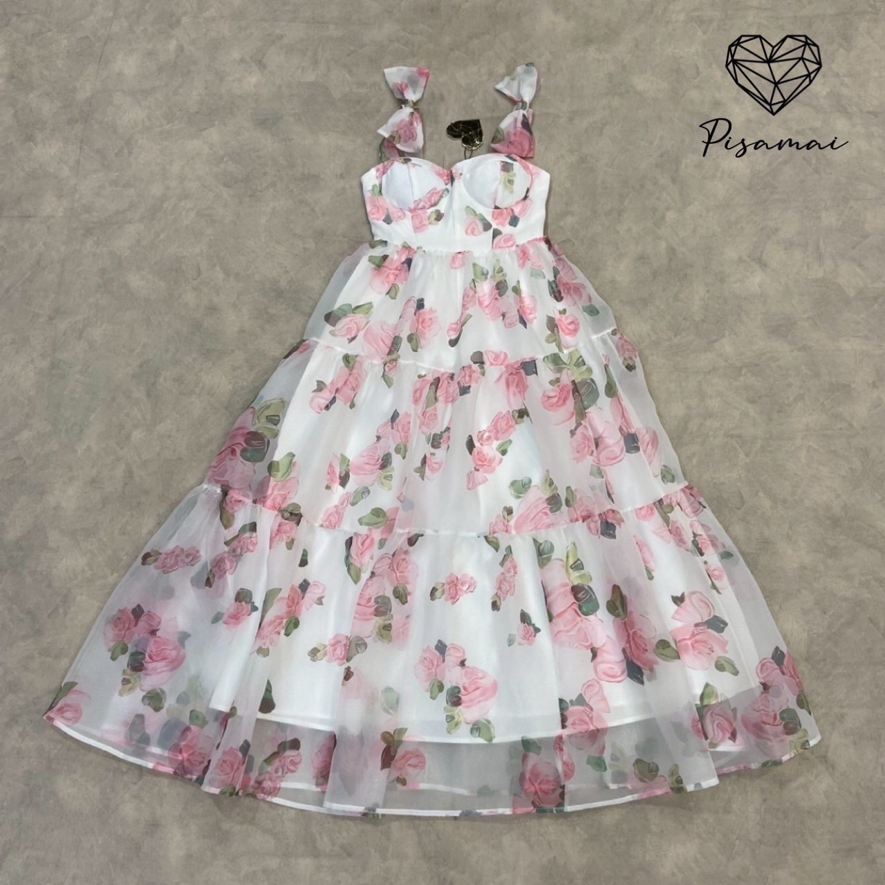 เดรสแฟชั่น เดรสผ้าแก้วตัวยาวมาในสีขาวลายดอกกุหลาบ สวยฟูฟ่อง