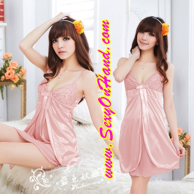 ชุดนอนเบจเนื้อ ผ้านิ่มใส่สบาย เล่นผ้าลูกไม้ช่วงอกและ ติดโบว์ประดับ ช่วงกระโปรง เล่นผ้าซ้อนทับ 2ชั้น เป็นผ้าซีทรูสีเดียวกับตัวชุดด้านใน และซาตินคลุมด้านนอก ตัวชุดสีและแบบ สไตล์คุณหนูๆเลยคะ