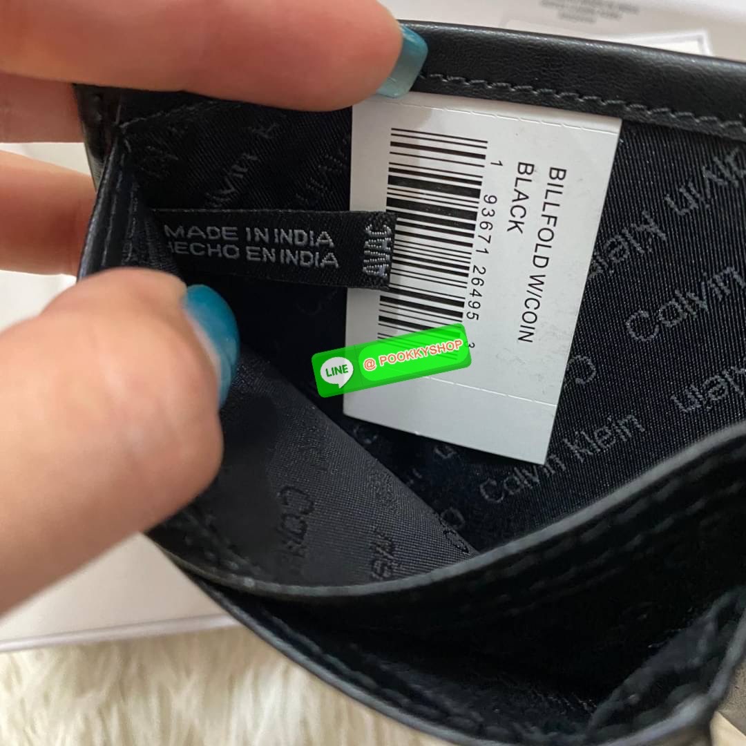 Calvin Klein Bifold Leather Short Wallet กระเป๋าสตางค์ใบสั้น และ ที่ใส่บัตรย่อยแบบเป็นสัดส่วน หนังดี นุ่มมือ รูปลักษณ์เรียบหรูแต่เท่ห์ตามแบบฉบับของแบรนด์Set นี้มาเท่าไรก็หมดคะ รีบจับจองนะคะ มาพร้อมถุงกระดาษแบรนด์และกล่องจ้า สุดคุ้มมอบให้เป็นของขวัญหรือใช้