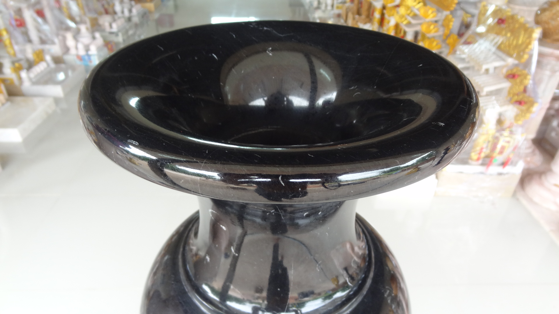 แจกันหินอ่อน สีดำเข้ม ขนาดสูง 60 เซนติเมตร กว้าง 20 เซนติเมตร