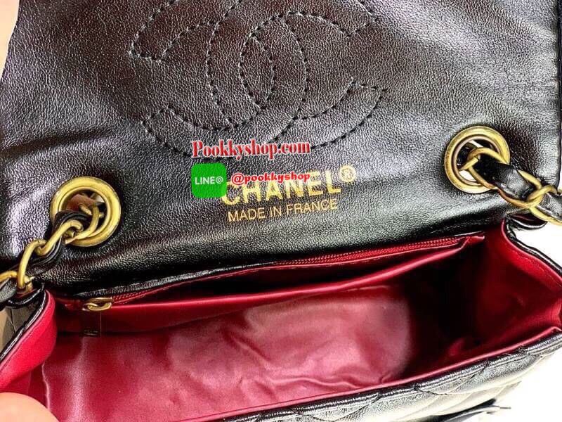 New Chanel Camellia Beauty 💄ลายดอกคามีเรีย อันเป็นสัญลักษณ์แบรนด์ เปิดปิดด้วยตัวล๊อกหมุน มีสายสะพายร้อยหนัง สะพายได้ 2 แบบ ซับในหนัง ใส่มือถือได้ทุกรุ่น กระเป๋าสตางค์ใบกลาง ของใช้อื่นๆได้