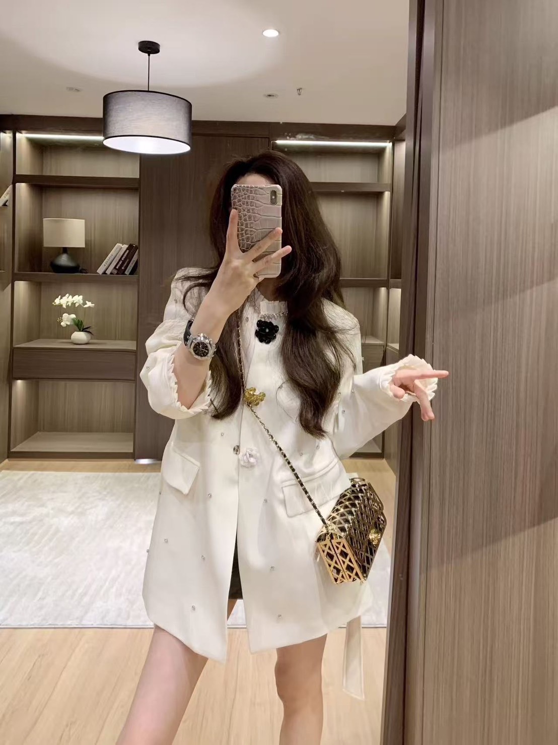 ชุดเซทแฟชั่น ชุดเซต เนื้อผ้างานสูทอย่างดี สวมใส่สบาย เสื้อแขนยาวดีเทลแต่งระบายรอบคอและปลายแขน