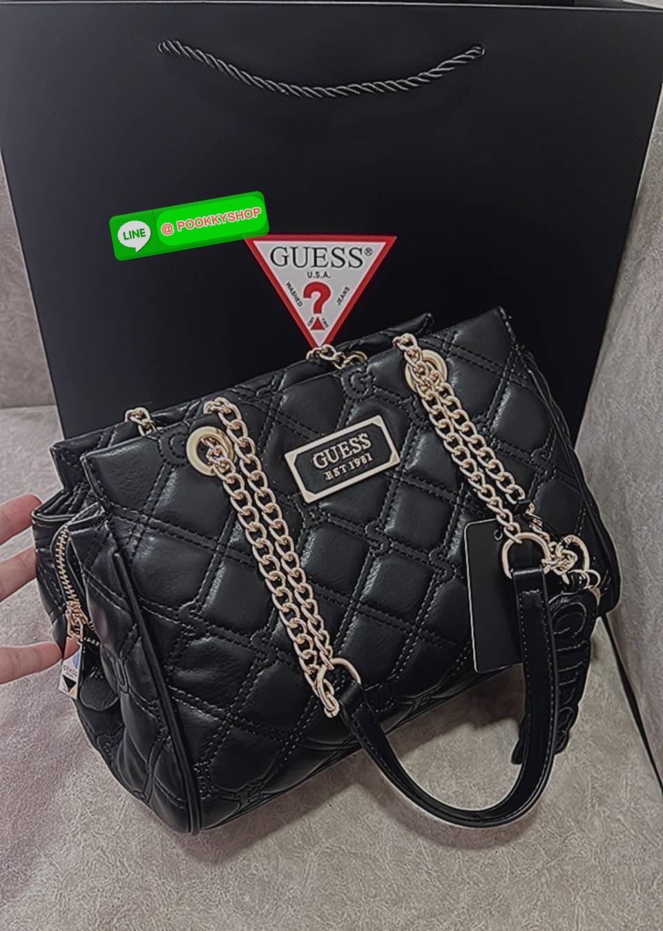 Guess งานแท้💯 outlet ถูกกว่าช้อปจ้าสะพายข้างทรงสวย หนังนุ่มฟู คอลเล็คชั่นใหม่ จุของได้เยอะ งานหรูหราไฮโซมากเเม่ สะพายไหล่ได้ จุของได้เจอะมากแม่ มี2 ช่องใช้งาน พร้อม1ช่องซิปลับ