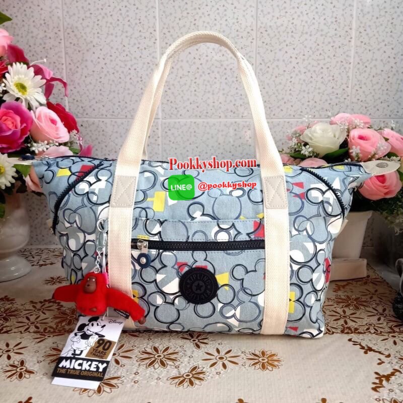 Disney's® 90 Years of Mickey Mouse Handbag 👍 รุ่น ART size L 👍กระเป๋าผ้าคิปลิงสะพายไหล่ได้ ครอสบอดี้ได้ มีสายยาวให้ 👍สามารถปรับสไตล์กระเป๋าได้2รูปแบบ เป็นtote หรือเก็บหูกระเป๋าก็ได้ 👍ช่องใหญ่ใส่ของได้จุ เปิดปิดด้วยซิป