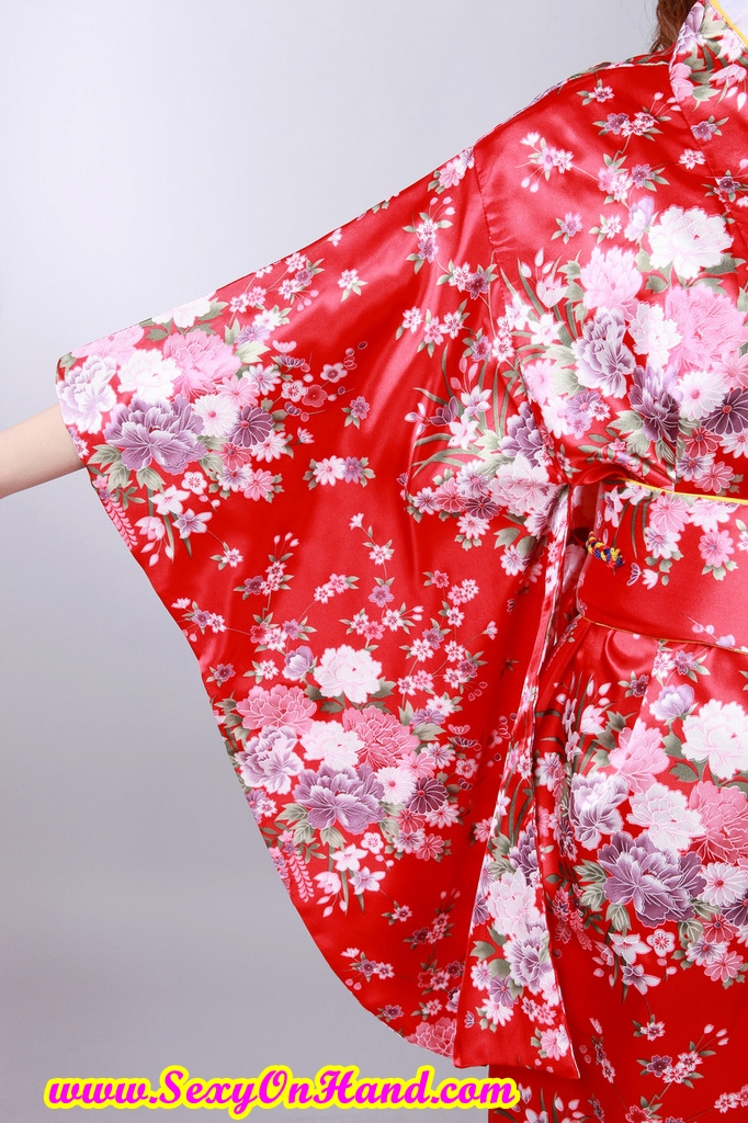 ชุดคลุม กิโมโน ยาว แบบญี่ปุ่น แท้ๆ เนื้่อผ้าไหม ซาติน ชุดแดง ลายซากุระ เล็กๆ สีชมพู ขาว งานเย็บอย่างดี ตัวโบว์สำเร็จด้านหลังมีแผ่นหนุนรองโบว์ แบบกิโมโนญี่ปุ่นแท้ๆ เลยคะ งานประณีต ทุกจุด สินค้าเกรด พรีเมี่ยม AAA