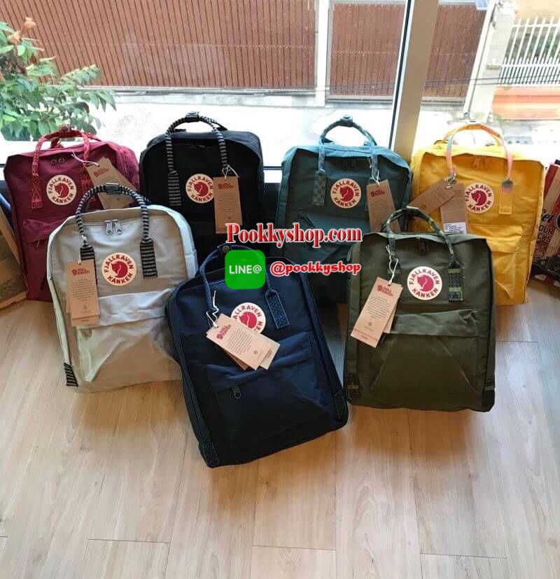 Classic มีกล่องแบรนด์ Kanken backpack รุ่น Classic แบรนด์ดังจากสวีเดนที่นิยมกันมากในหมู่วัยรุ่น กระเป๋าเป้ที่มีน้ำหนักเบา แต่มีความทนทาน และช่องว่างต่างๆมากขึ้น มีซิปหน้าสำหรับใส่ของกระจุกกระจิก และหูหิ้วทั้งด้านหน้าและด้านหลัง สำหรับการหิ้วถือได้สะดวก ใส