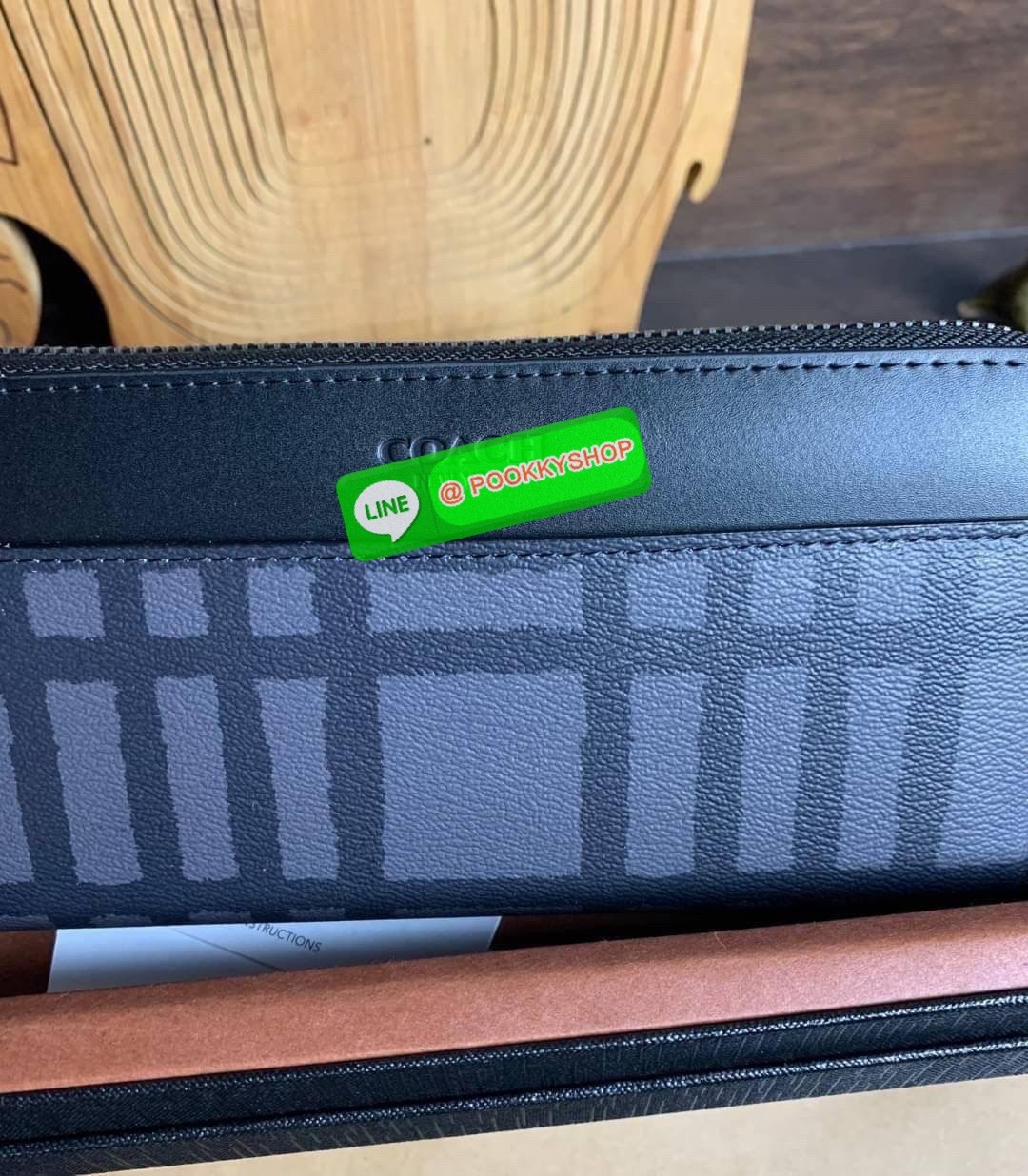 COACH ACCORDION ZIP WALLET IN SIGNATURE CANVAS กระเป๋าสตางค์ใบยาว ซิปรอบ ใช้งานง่าย ด้วยฟังค์ชั้น ด้านใน ใส่บัตรได้จุใจ มีช่องซิปใส่เหรียญตรงกลาง โดนใจหลายๆคนไปเรียบร้อยและคลาสสิค เรียบหรูดูแพงตลอดกาล ยกให้รุ่นนี้เลย