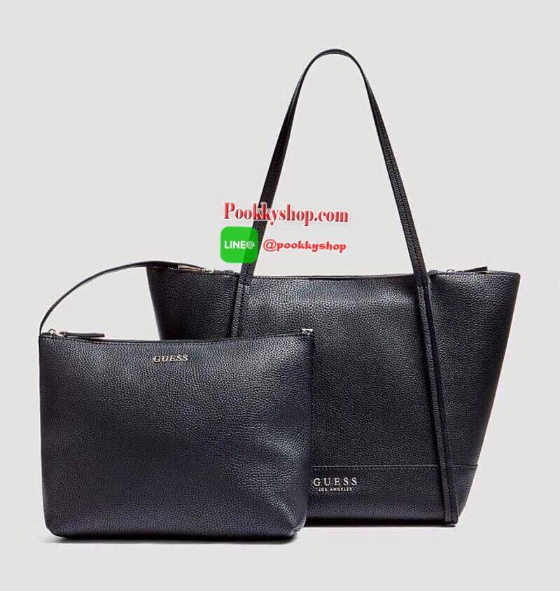 GUESS HEIDI HAMMERED EFFECT BAG 2 in 1กระเป๋าสะพายจาก Guess factory วัสดุ PU คุณภาพดี นิ่ม น้ำหนักเบา ด้านหน้าประดับด้วยโลโก้แบรนด์สุดหรู เปิดปิดกระเป๋าด้วยกระดุมแม่เหล็กและซิป ด้านในโล่งกว้างมีช่องสำหรับใส่ของด้านข้างกระเป๋าเพิ่มอีก2ช่องใช้งาน รุ่นนี้มาพ