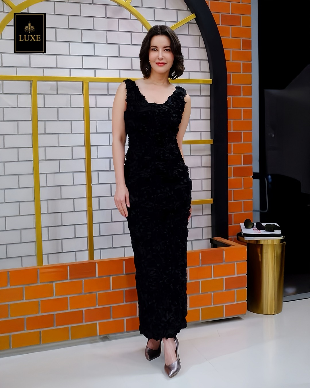 เดรสแฟชั่น เดรสเสื้อคอวีแขนกุด ทรงเข้ารูป