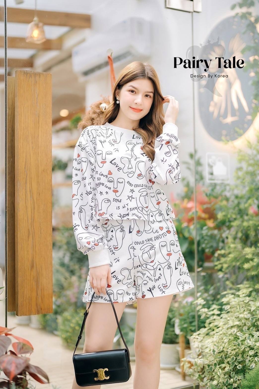 Set Lyn around เสื้อแขนยาว แมตกางเกงขาสั้น ผ้าเสื้อวอมเนื้อไม่หนามากนะคะ พิมพ์ลายตามแบรนด์ งานสวยใส่น่ารักก