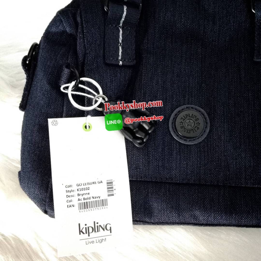 Kipling Brynne handbag & shoulder bag กระเป๋าถือหรือสะพายข้าง รุ่นใหม่จาก Kipling รูปทรงโค้งมนสวย พร้อมสายสะพายแบบคล้องแขนและสายสะพายยาว สามารถใช้งานได้ทั้ง 2 แบบ ด้านหน้ามีช่องใส่ของใช้จุกจิก ด้านในช่องโล่งกว้าง มีซิปข้างและช่องใส่ของแยกอีกฝั่ง เหมาะกับก