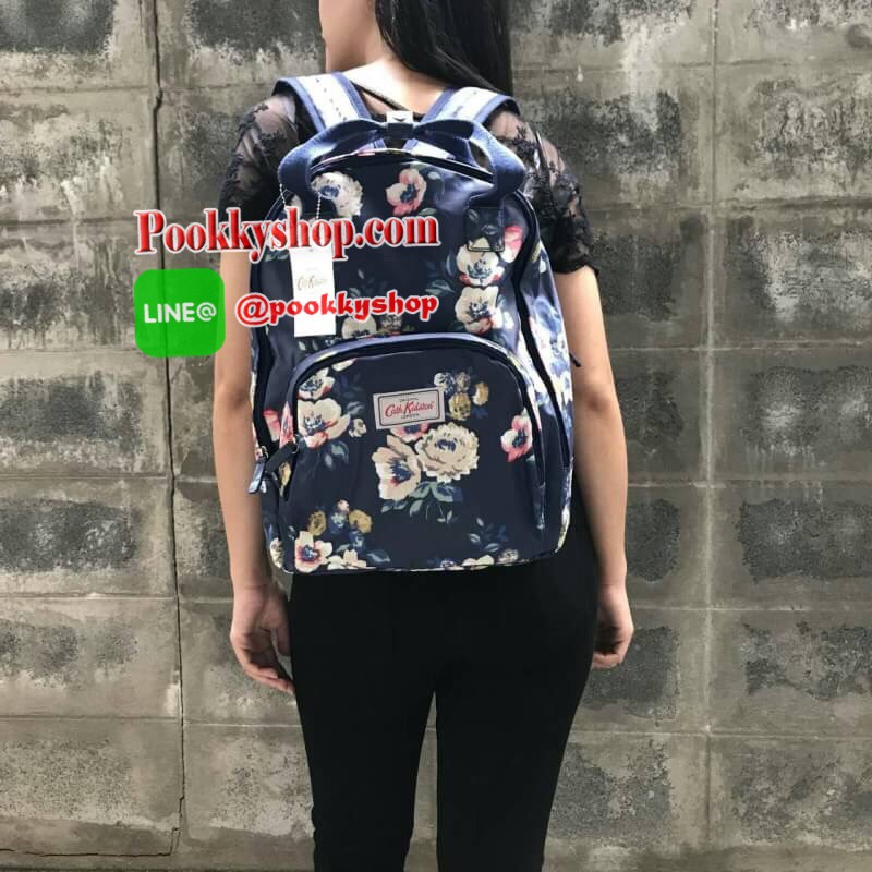 New Arrival cath kidston multi pocket backpack กว่าจะได้รุ่นนี้หายากมากๆนะค่า เพราะในช้อปก็มาเร็วไปเร็วค่า ใบนี้คุ้มมากๆเพราะว่ามีช่องหลักถึง 3 ช่องค่ะ ด้านหลังมีช่องแยกบุนุ่นอย่างดี สามารถใส่แลปท้อปได้ค่ะ ส่วนช่องกลางเป็นช่องสัมภาระใหญ่ แยกเป็นสัดส่วนค่ะ