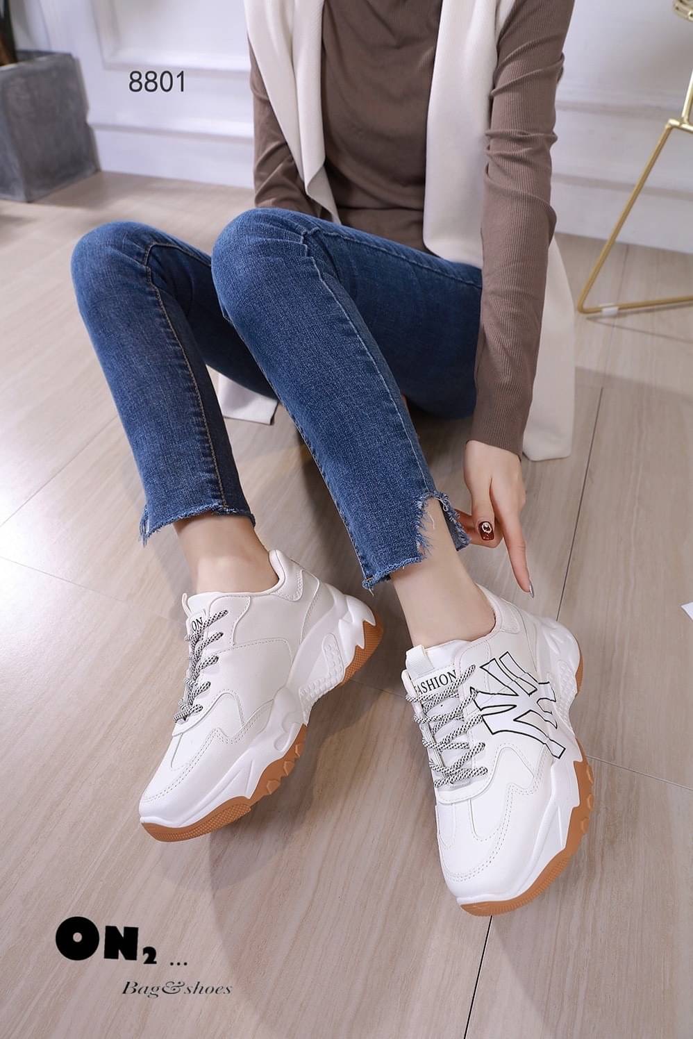 NY sneaker style ผ้าใบหนัง สไตล์แบรนด์ดัง งานน่ารัก ใส่สวยจริงอะไรจริง คู่นี้เก็บรักษาและทำความสะอาดง่าย ทนทานลุยน้ำได้ คะ สาวๆรักผ้าใบหนังต้องมีติดไว้เลยจ้า