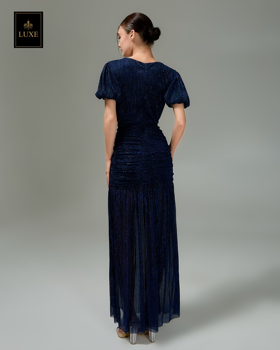 เดรสแฟชั่น แม็กซี่เดรสเสื้อคอวีป้าย แขนบอลลูน กระโปรงรูดเข้ารูปตรงสะโพก