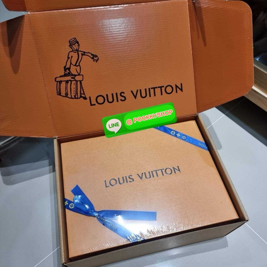 LV sunset monogram denim bag 🔆 Details แรงมากฉุดไม่อยู่ กับกระแสคอลใหม่ lvremix ดีไซน์แบบตัวมัม y2k รูปทรง baguette สวยดูแพง ใบนี้ก็ฉ่ำสุดๆ เป็นกระเป๋าสะพายไหล่ ที่สามารถปรับเป็นสะพายข้างได้