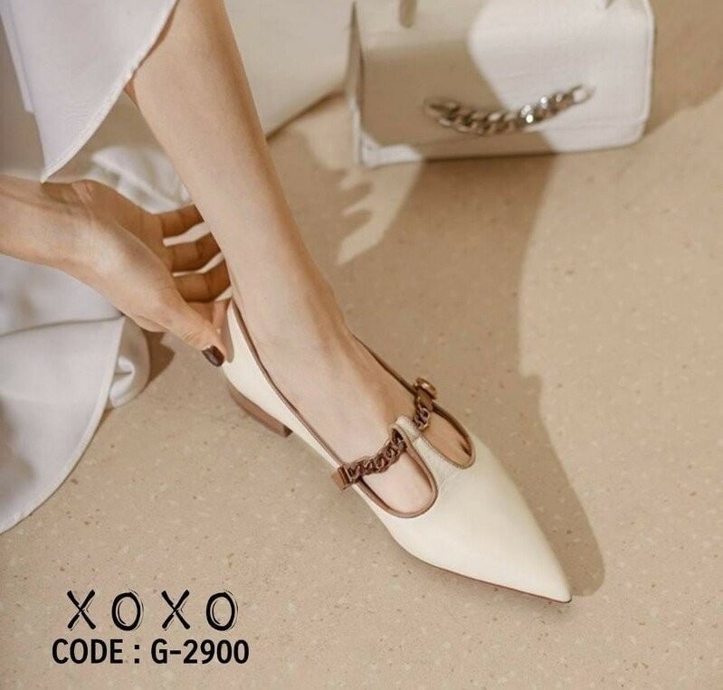 สินค้าพร้อมส่ง งานสวม หน้าวี สวย เก๋ ใส่แล้วขาเรียบมยาว มีส้นเล็กน้อย กำลังใส่สบาย ด้านหน้าคาดร้อยโซ่แต่ง สวยงาม แมทส์ชุดง่าย น้ำหนักเบา