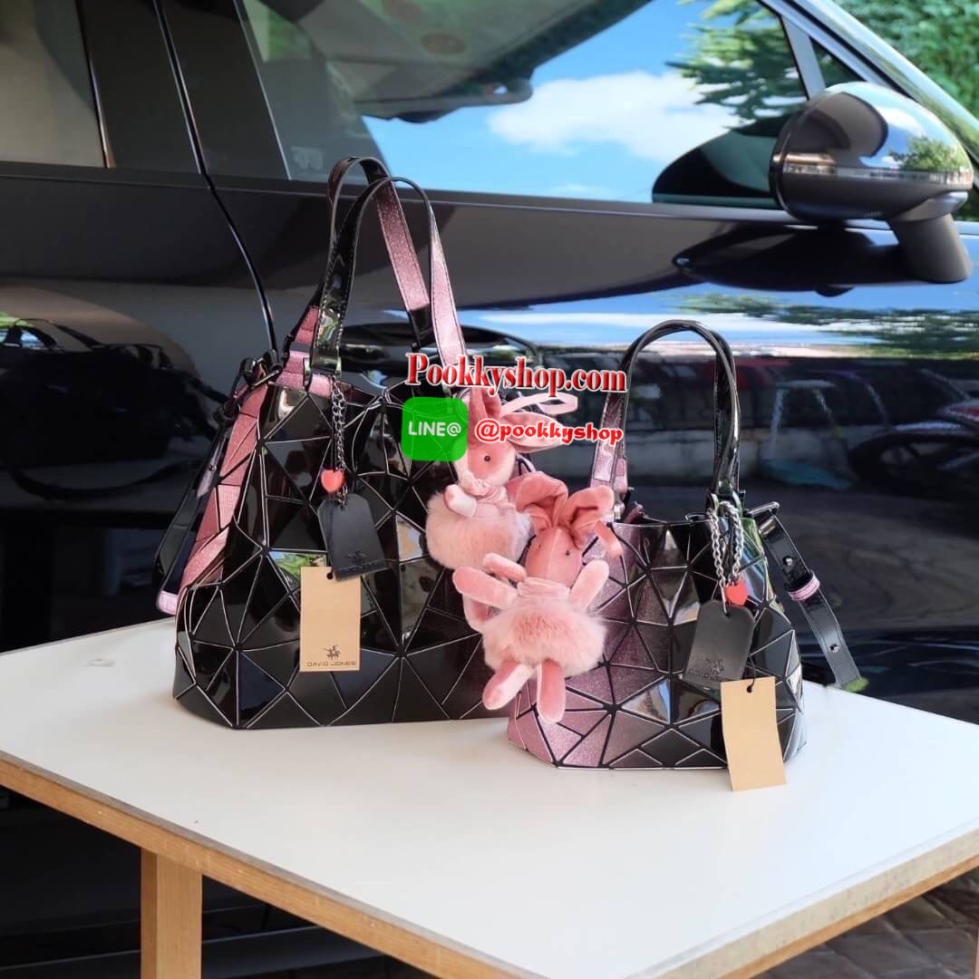 รุ่นขายดีมากๆ size ใหม่ มินิ มาเพิ่ม หายากมาก !! Mix shade colors !! Tone Black xPink สี Limited พิเศษที่ สวยไม่ซ้ำใคร แถมยังลาย หายาก ปรับทรงได้ 2 แบบ น่ารักมาก ค่า ( เนื่องจากสีเฟด ดังนั้นแต่ละใบลายสีอาจจะมีความแตกต่างกัน ) แต่ยังคงสวย แน่นอนค่า ฟรีตุ๊ก