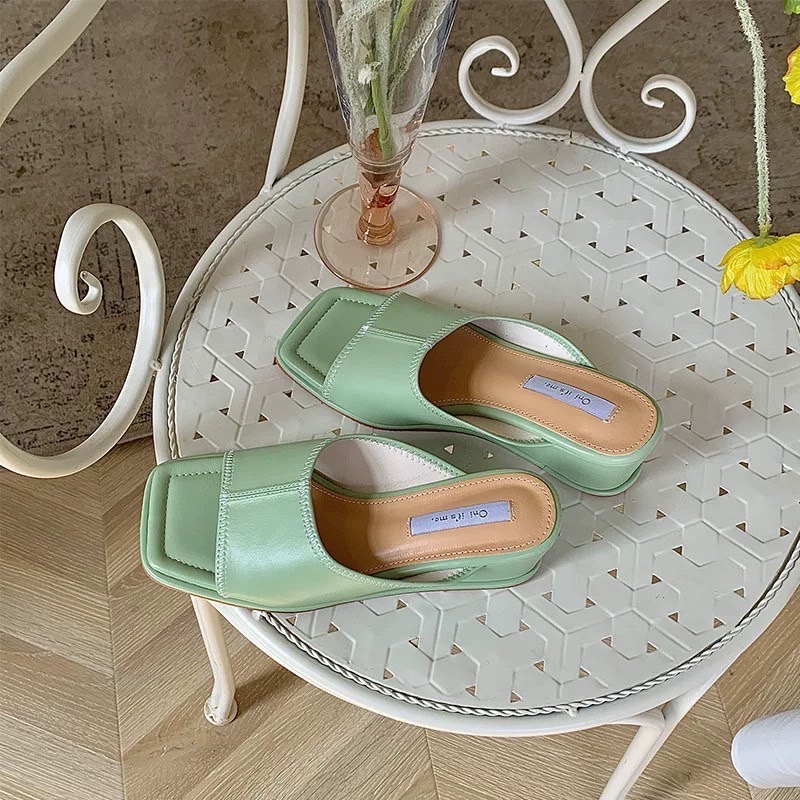 พร้อมส่งคะ งานใหม่มาแล้วจ้า ทรงสวยอย่างดี งานส้นเดินง่าย ตัวนี้ห้ามพลาด ใส่สบายจะแมตช์กับกางเกง👖หรือกระโปรง👗ก็ได้ค่ะ แม่ค้าคอนเฟริม ห้ามพลาดเลยจ้าตัวนี้แนะนำ อย่าช้ารีบเลย