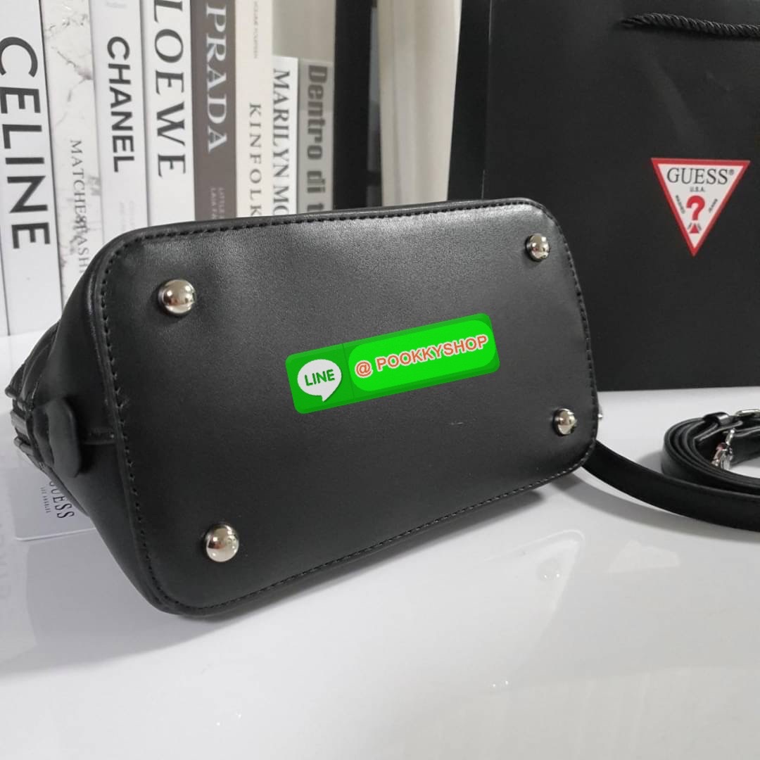 NEW ARRIVALS!! ✨ กระเป๋าถือทรงหรู GUESS CESSILY SMALL DOME SATCHEL HANDBAG วัสดุหนังสังเคราะห์นิ่มมืออะไหล่เงินทั้งใบ มีพวงกุญแจกิมมิคแบรนด์ประดับด้านหน้า เปิดปิดด้านซิปยาว ด้านในใส่กระเป๋าสตางค์ใบกลาง มือถือ ได้สะดวก พร้อมช่องซิป+ช่องใส่ของแยกให้