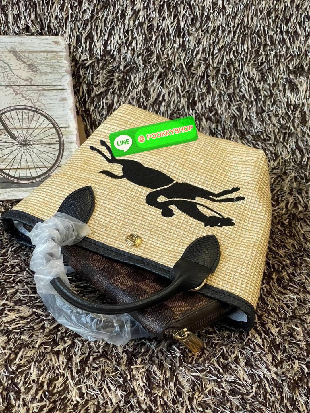 ðLONGCHAMP Le Pliage Paris - St Tropez Handtasche āļĢāļļāđāļāđāļŦāļĄāđāļāļēāļāđāļāļĢāļāļāđ āđāļāđāļāļāļĢāļ°āđāļāđāļēāļāļ·āļāļŦāļĢāļ·āļāļŠāļ°āļāļēāļĒ āļāļēāļāļŠāļēāļ raffia āļāļēāļāļāļĢāļ°āđāļāđāļēāļāļąāļāļāđāļ§āļĒāļŦāļāļąāļāļŠāļĩāļāđāļ§āļĒāļĨāļļāļāļāđāļŠāļļāļāđāļāđāļāļāļāđāļŦāļĨāđāļē Celebrities āļāļąāļāļāļĢāļ°āđāļāđāļēāļāļīāļāļāļīāļāļŠāļļāļāļŪāļīāļāļāļēāļ Longchamp āļāļĒāđāļēāļ Le Pliage Paille (āđāļĨāļ āļāļĨāļīāļĒāļēāļ āđāļāļĨāđ) āļĄāļĩāđāļĨāđ