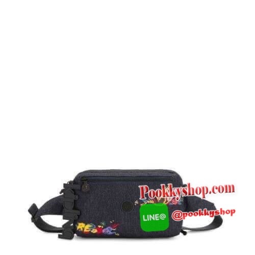 KIPLING HALIMA CROSSBODY AND BELT BAGS ใหม่ล่าสุดกับคอลเลคชั่น Angel Chen นักดีไซน์เนอร์ชื่อดัง รุ่นนี้เป็นได้หลากหลายสไตล์ ไม่ว่าจะเป็นสะพายข้าง สะพายไหล่ หรือจะเป็นแบบคาดอกหรือคาดเอว ให้คุณได้เลือกสวมใส่ได้ตามสไตล์ของคุณ ด้านหน้าและด้านหลังเป็นงานปักที่