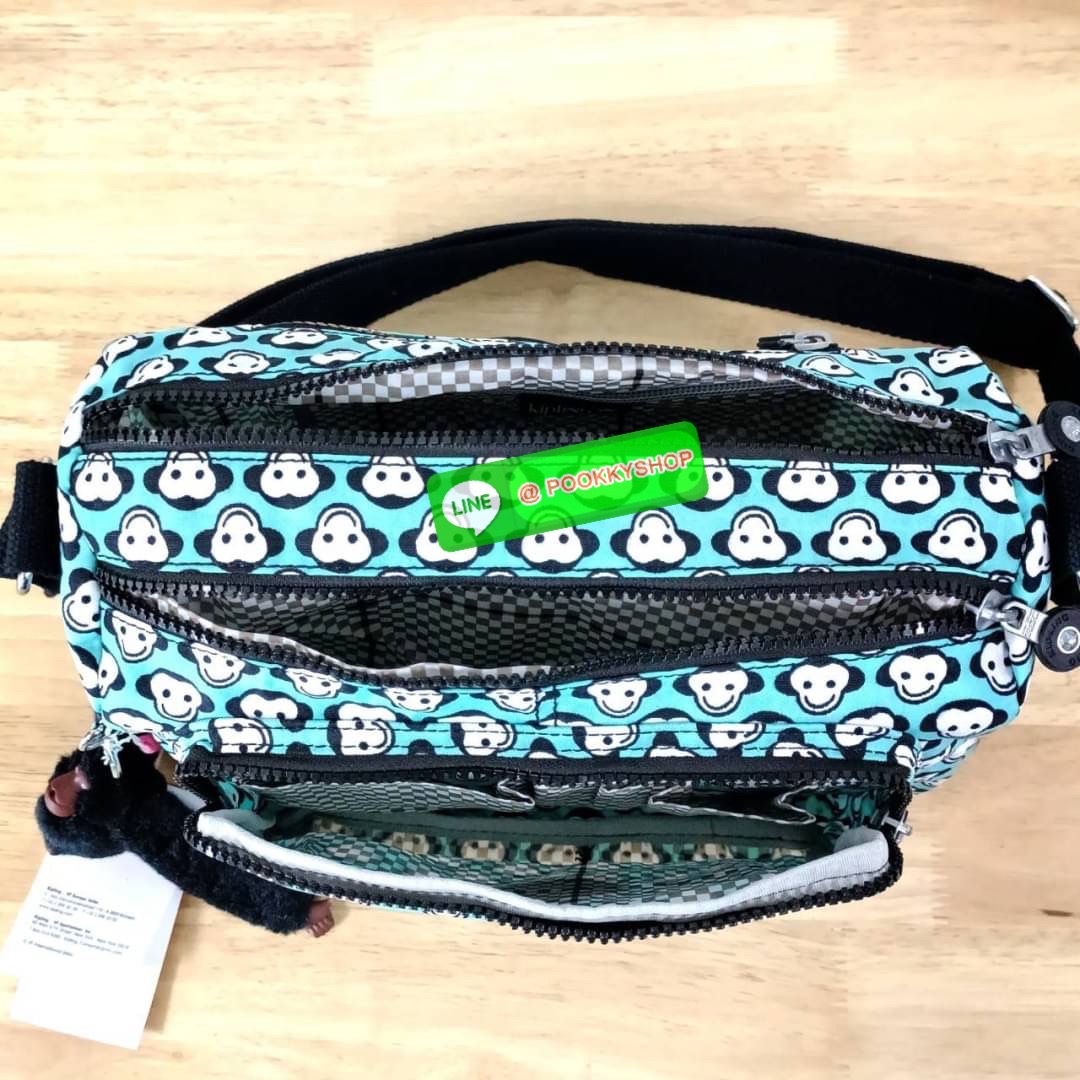 KIPLING RETH CROSSBODY BAG ซับในตาราง วัสดุ Nylon+polyester กระเป๋าสะพายข้างหรือ สะพาย Crossbody ได้ ช่องหน้าเปิด-ปิด ด้วยซิป พร้อมช่องแยกบ่อยด้านข้าง ช่องหลัก 2 ช่อง ด้านในโล่งกว้าง สามารถจุสัมภาระได้เยอะ พร้อมช่องซิปหลัง สายสะพายปรับระดับสั้น-ยาว ได้ fr