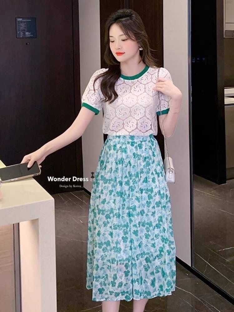 NEW ARRIVAL KOREA DESIGN BY WONDER DRESS สินค้าพร้อมส่งจร้า เซทเสื้อลูกไม้สีขาวลายดอกไม้เก็บขอบช่วงคอและแขนแทบสีเขียวงานสวยมากคะ จับคู่มากับกระโปรงทรงสวยงานปักลายใบไม้ ช่วงเอวด้านหลังเป็นสม๊อคยืดได้นิดหน่อย กระโปรงซิปซ่อนด้านข้าง