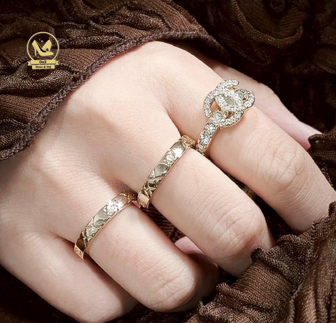 Chanel แหวนแบรนด์เนม อัปลุคสวยแหวนรุ่นฮิต ที่ควรมีไว้ครอบครอง ใส่แล้วปังมากช่วยเพิ่มรายละอียดให้การแต่งตัวของคุณเป๊ะขึ้น 😚งาน Must-Have ที่ต้องมีสักวง