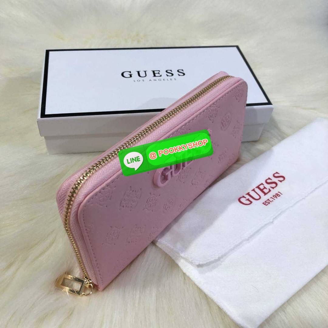 GUESS WOMEN'S LONG WALLET กระเป๋าสตางค์ใบยาว สวยมากค่ะ เปิดปิดด้วยซิป ด้านหน้าประดับโลโก้แบรนด์ ด้านหลังมีช่องซิป หัวซิปแบรนด์ทุกจุด ภายในมีช่องใส่ธนบัตรแบงก์พัน ช่องซิปกลางและช่องใส่บัตรหลายช่องสวยน่าใช้ทุกสีค่ะ มาพร้อมกล่องกระดาษแบรนด์และถุงผ้ามอบเ