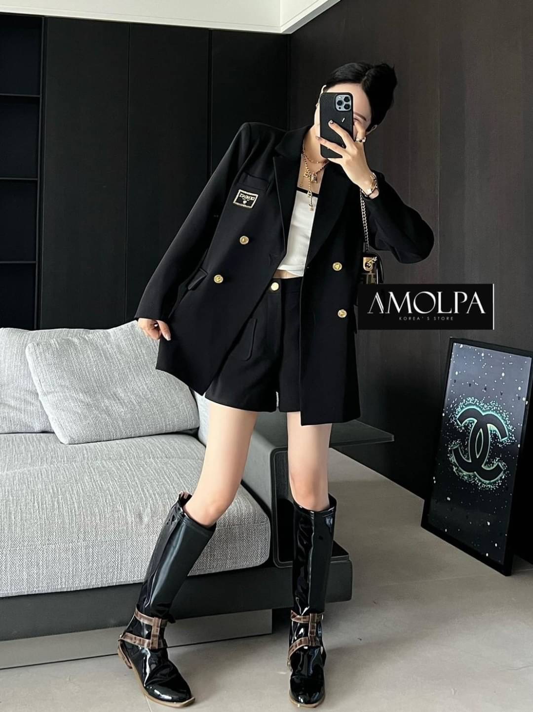 พร้อมส่ง!!! มาต่อที่ สูท BLAZER งาน FENDIxVERSACE BLAZER ผ้านางดีเริ่ดดด ซับในอย่างดี ใส่แล้วต๊าซมาก สวยหรู ไฮโซ อย่าลืมจัด นะคะ งานดีมากกก ผ้าหนักกคุ้มราคาสุดๆ !! !! งานสวยงานดีต้องแบรนด์AMOLPA เท่านั้น !!