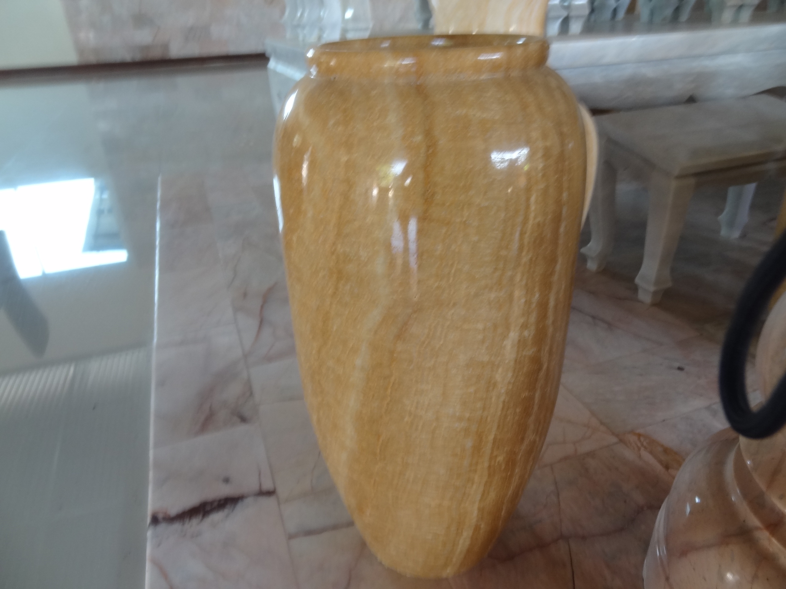 แจกันหินอ่อน 1 คู่ ขนาดสูง 50 เซนติเมตร กว้าง 20 เซนติเมตร หยกน้ำผึ้ง