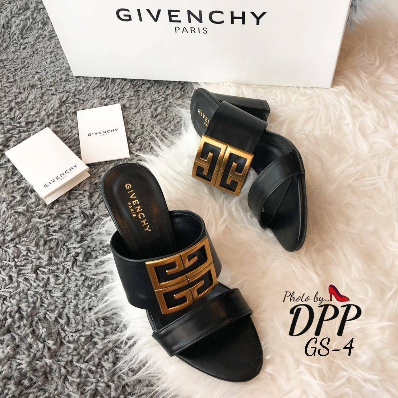 พร้อมส่ง Givenchy ตัวใหม่ ล่าสุดของปีนี้ งานชนช้อป *ปั้มแบรนด์ กล่องเรียบ * รองเท้าส้นตันสูง3นิ้ว ทรงสวม สายคาดหน้า หนังนิ่ม ตกแต่งดีไซน์ด้วยอะไหล่สีทอง งานสวยมากก ดูแพงสุดๆ มาในราคาเบาๆ บอกเลยอย่ารอช้า สั่ง โอน เลยจ้า
