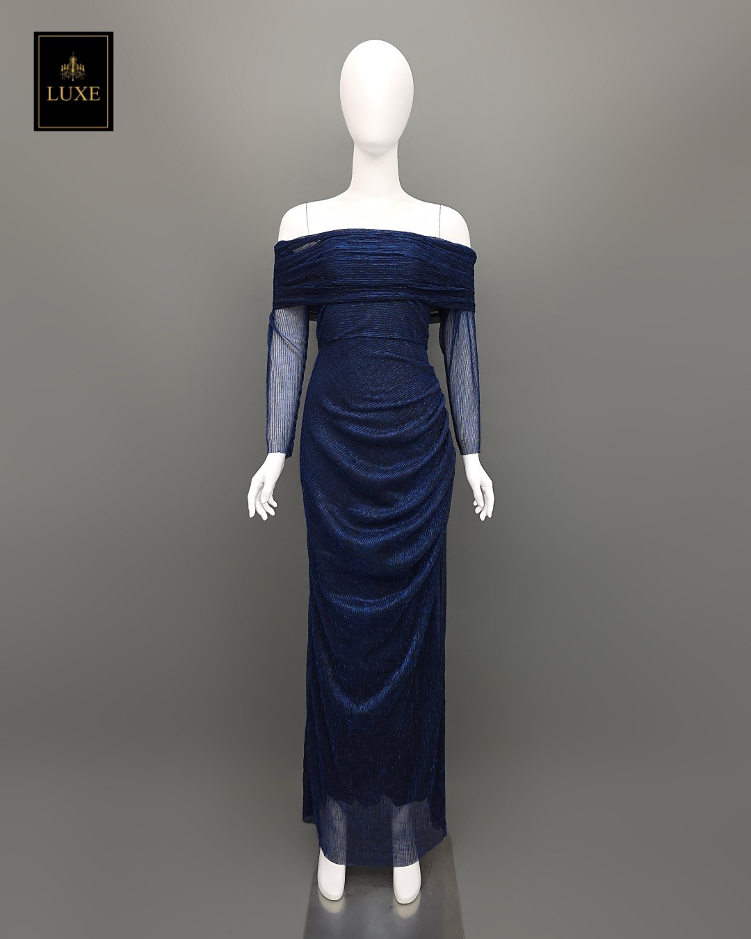 แม็กซี่เดรสเสื้อแขนยาวเปิดไหล่ กระโปรงยาว