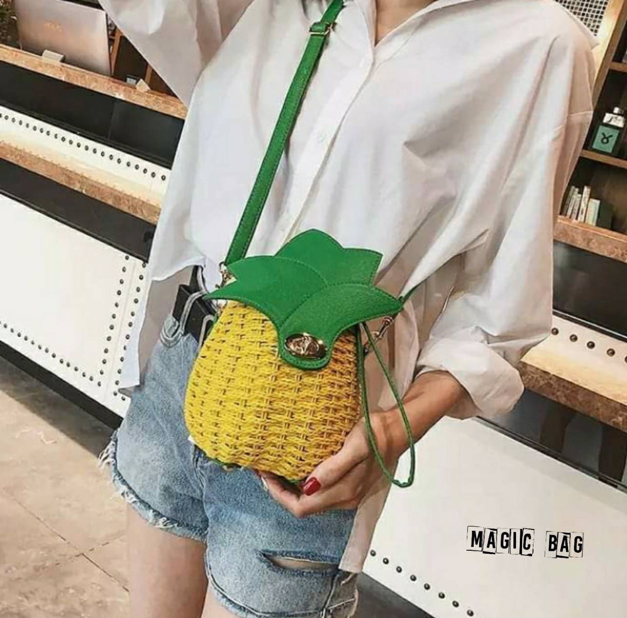 กระเป๋าสานสัปปะรดหนังนิ่ม มีสาย pu สะพายไหล่และคล้องแขน สีสันสดใสดีไซน์น่ารักมาก ใส่โทรศัพท์กระเป๋าสตางค์ของใช้จุกจิก น่ารักไม่เหมือนใครแน่นอนค่ะ