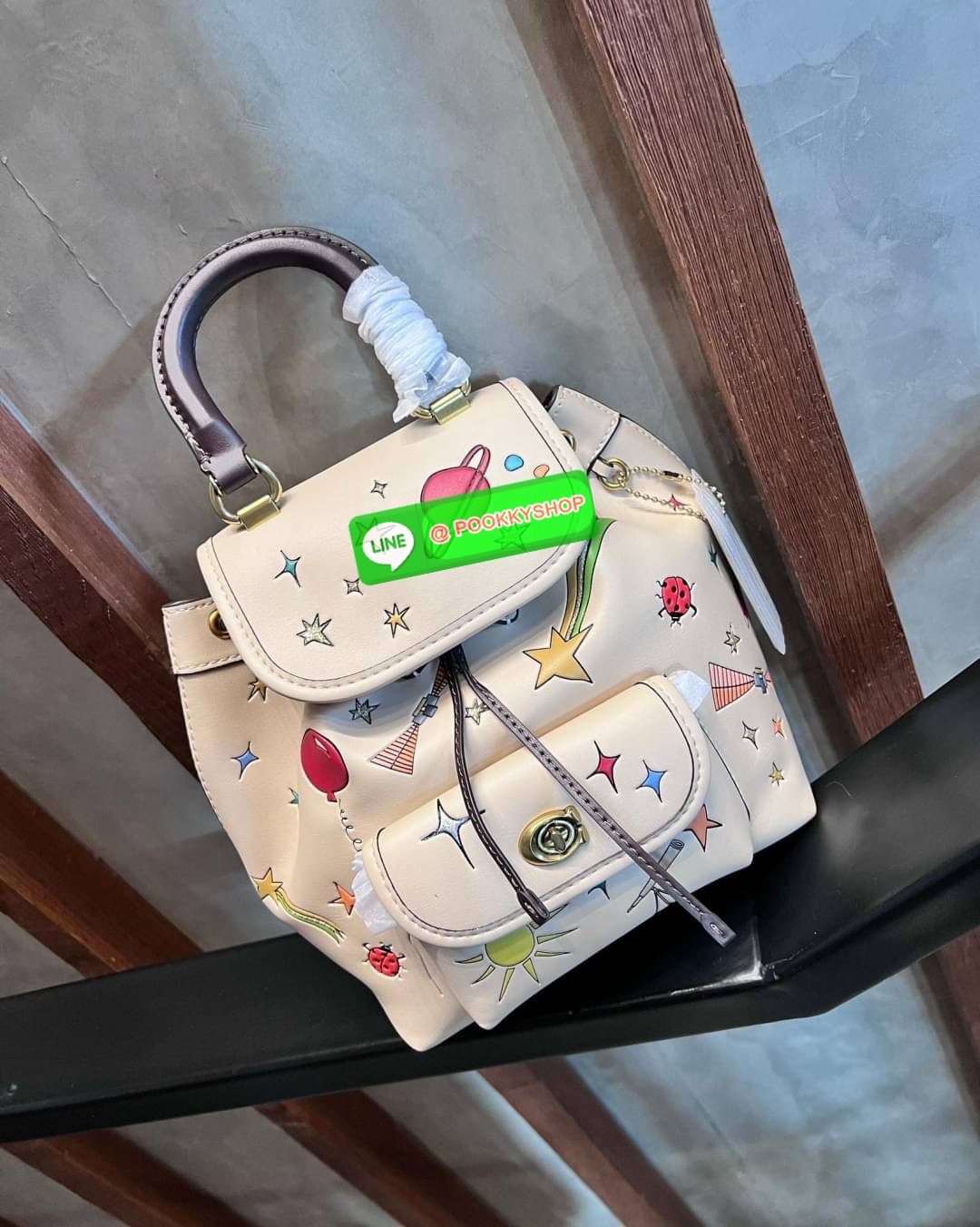 🌟NEW ARRIVAL LIMITED EDITION COACH X OBSERVED BY US RIYA BACKPACK IN COLORBLOCK((CK400)) 🛒พร้อมส่งที่ไทยก่อนใคร อาจจะไม่มีในช๊อปไทย มีแค่ ตปท.เท่านั้นค่าา! #ได้มาจำนวนจำกัด 📎กระเป๋าวสะพายหลังแบบมีหูหิ้ว หนังแท้อย่างดี หนังนิ่มละมุน