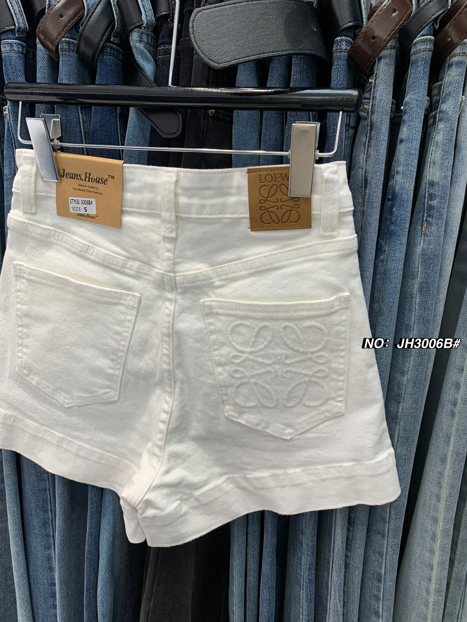 กางเกงแฟชั่น -กางเกงยีนส์ขาสั้น ทรงเอวสูง รุ่นนี้บอกเลยทรงสวยมาก เนื้อผ้ายีนส์ยืด สีขาว:No.JH3006B#