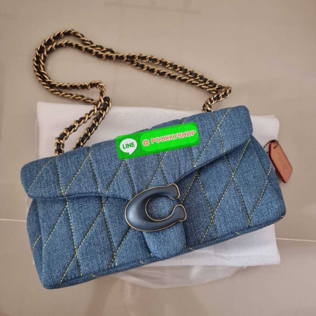 COACH CR704 TABBY SHOULDER BAG 26 WITH QUILTING 🔆 Details ไอเท็มใหม่ ตัวแม่แบบฉ่ำ สวยทำถึง! ต้อนรับซัมเมอร์ให้โดดเด่นกว่าใคร กับกระเป๋าสะพายไหล่ดีไซน์หรูหรา มีดีเทลสวยงามด้วยการเดินด้ายลวดลายตัดกับกระเป๋า เปิด-ปิดด้วยอะไหล่แบบกระดุม ภายในมีช่องเยอ