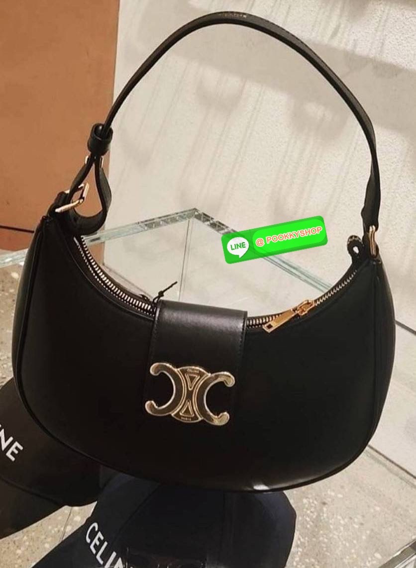 ✴️BEST SELLER!✴️CELINE SHOULDER BAG VIP GIFT WITH PURCHASE (GWP) พรีเมี่ยมกิ๊ฟ Limited Edition จาก CELINE HAUTEPARFUME DUTYFREE COUNTER วัสดุ TRIOMPHE CANVAS รุ่นใหม่ล่าสุดดีไซน์สวยหรู หนังสวยอยู่ทรง ภายในโล่งกว้างและจุสามารถใส่มือถือ กระเป๋